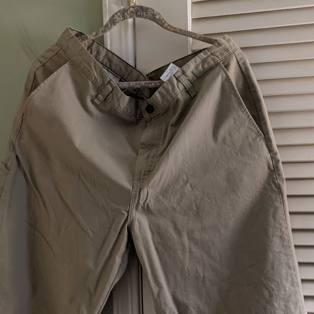 Men khaki shorts new with tags!